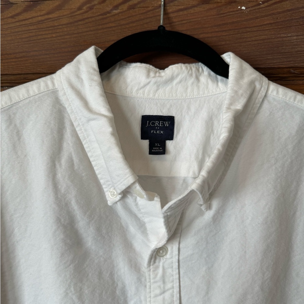 J. Crew Men’s short sleeve button down shirt. White. Size L.